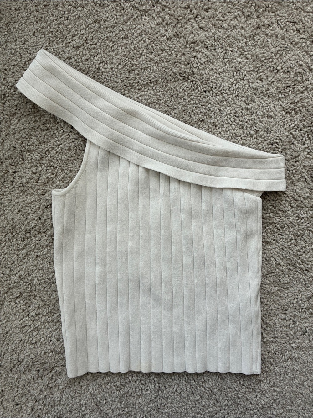 superdown Ribbed One-Shoulder Tank Top in Cream